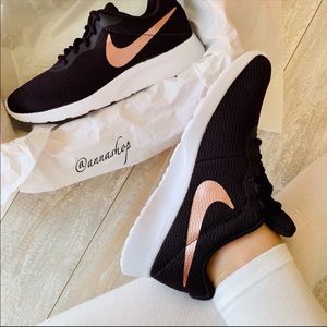 nike tanjun black friday